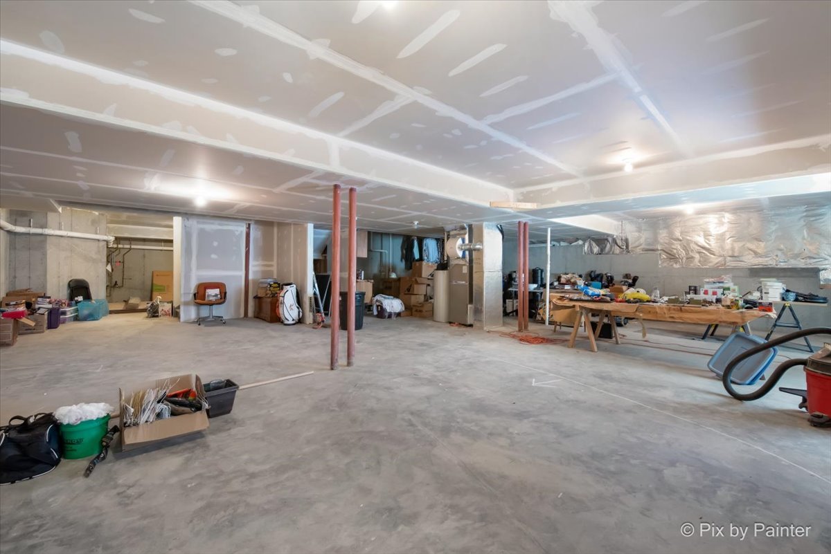 3879 Seigle Drive Elgin, IL 60124 - Photo 27 of 44 a view of a room with gym equipment