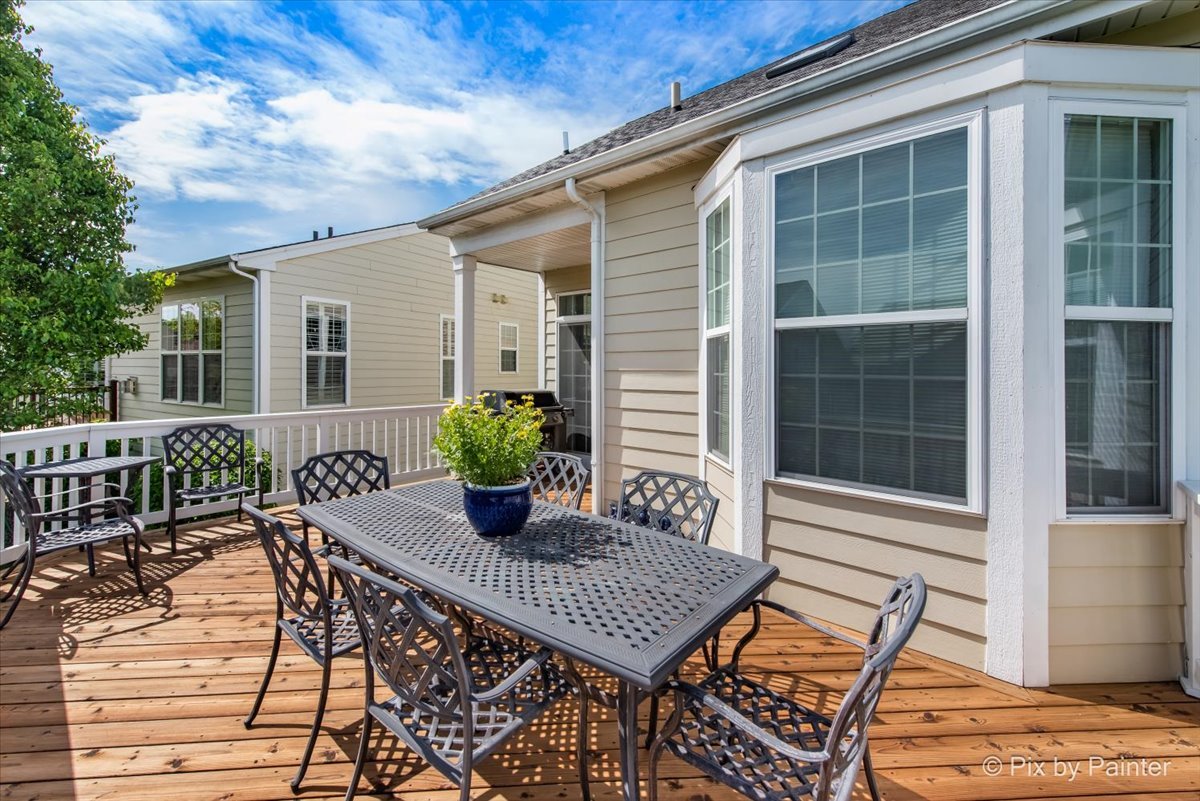 3879 Seigle Drive Elgin, IL 60124 - Photo 30 of 44 a view of a house with backyard and sitting area
