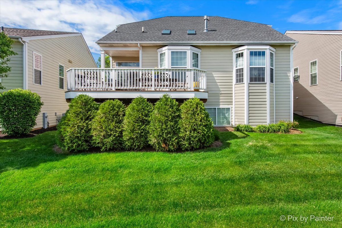3879 Seigle Drive Elgin, IL 60124 - Photo 32 of 44 a front view of a house with a yard