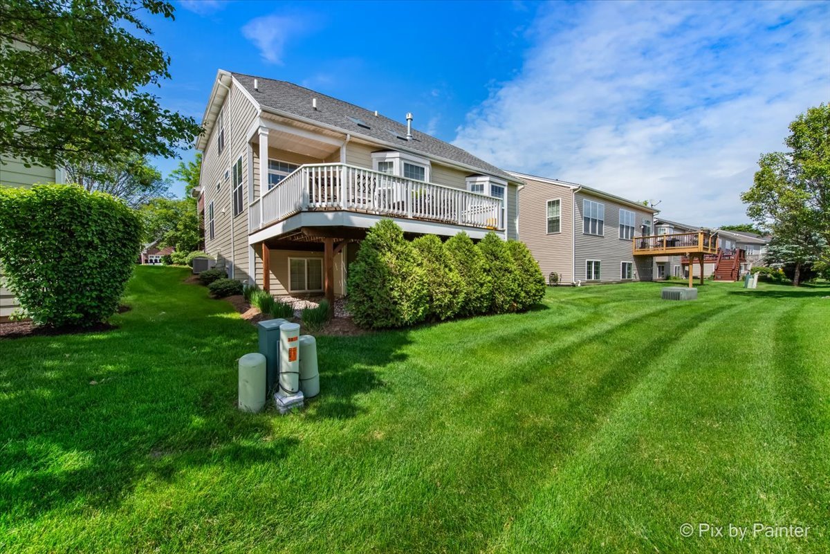 3879 Seigle Drive Elgin, IL 60124 - Photo 33 of 44 a front view of a house with garden