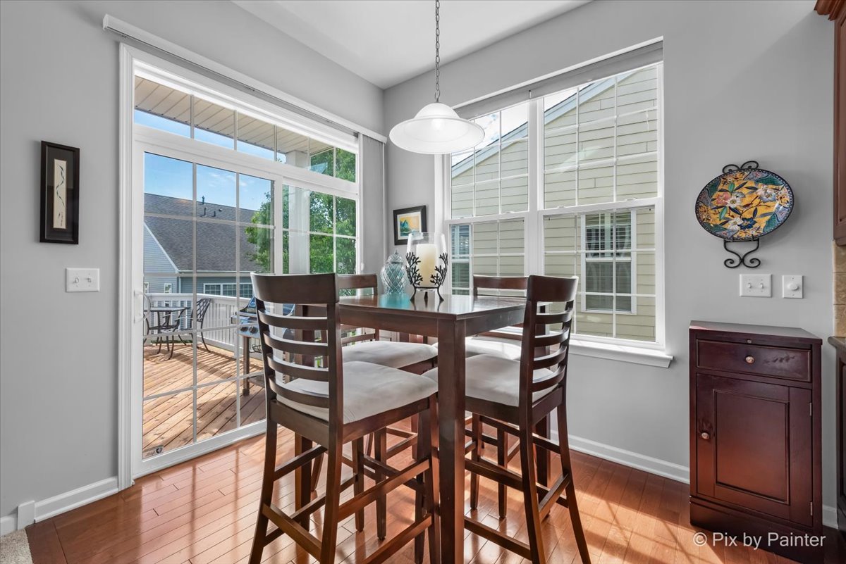 3879 Seigle Drive Elgin, IL 60124 - Photo 10 of 44 a dining room with furniture and window