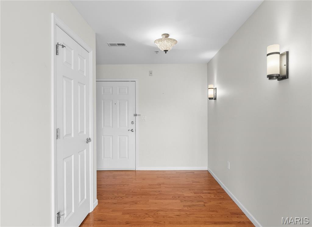 1 Monarch Trace Court, Unit 301 Chesterfield, MO 63017 - Photo 2 of 22