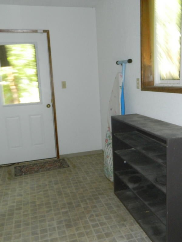 3580-3588 Hugo Road Merlin, OR 97532 - Photo 29 of 37 Mudroom