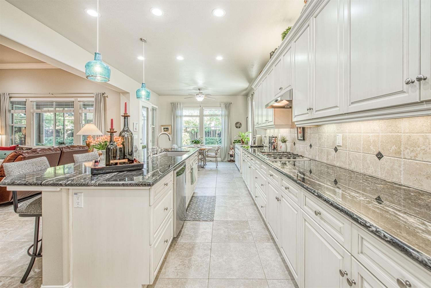 3573 Knightsbridge Lane Clovis, CA 93619 - Photo 7 of 30