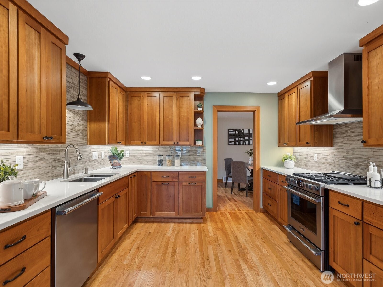 601 Colby Avenue Everett, WA 98201 - Photo 8 of 40