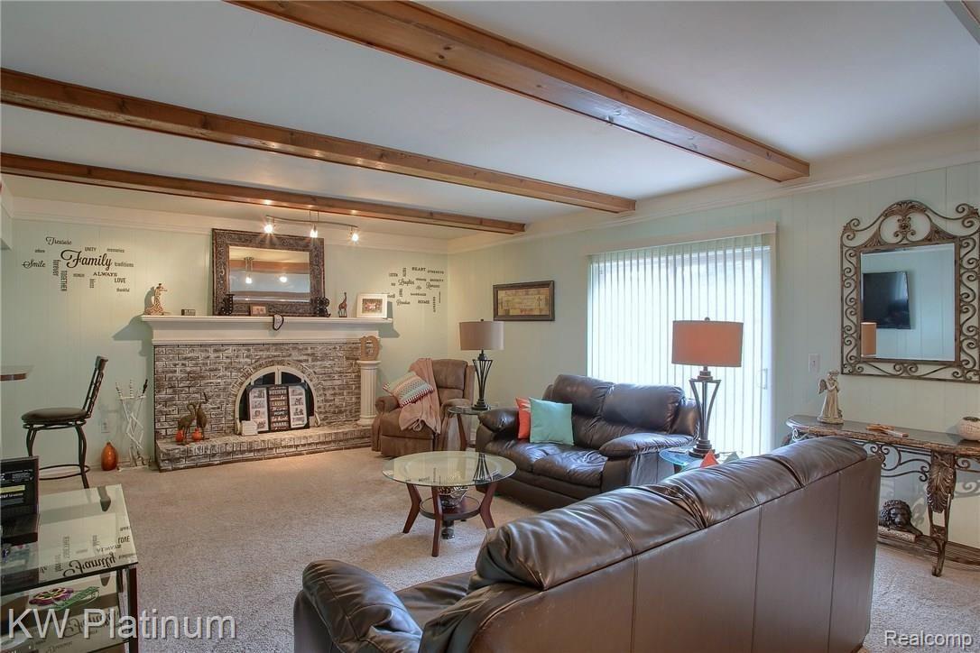 1424 Fawn Court Rochester, MI 48309 - Photo 7 of 37 Family_Room.jpg
