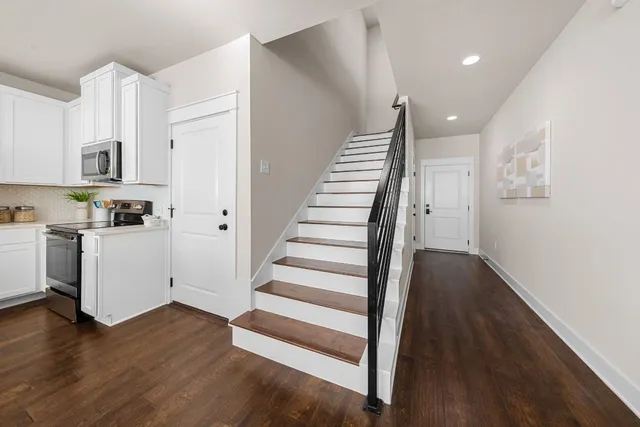 $2,200 | 13501 Metric Boulevard, Unit 8, Austin, TX 78727