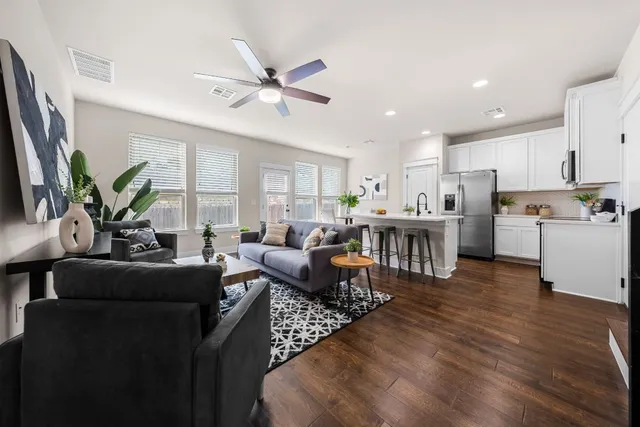 $2,200 | 13501 Metric Boulevard, Unit 8, Austin, TX 78727