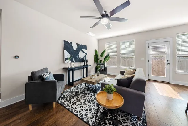 $2,200 | 13501 Metric Boulevard, Unit 8, Austin, TX 78727