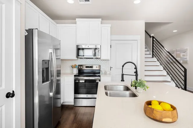 $2,200 | 13501 Metric Boulevard, Unit 8, Austin, TX 78727