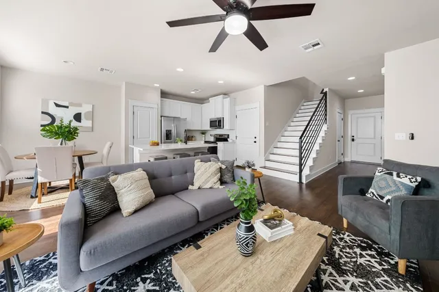 $2,200 | 13501 Metric Boulevard, Unit 8, Austin, TX 78727