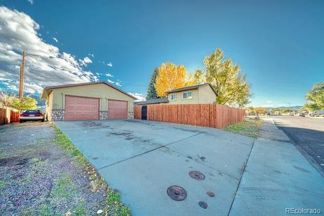 a view of backyard of house