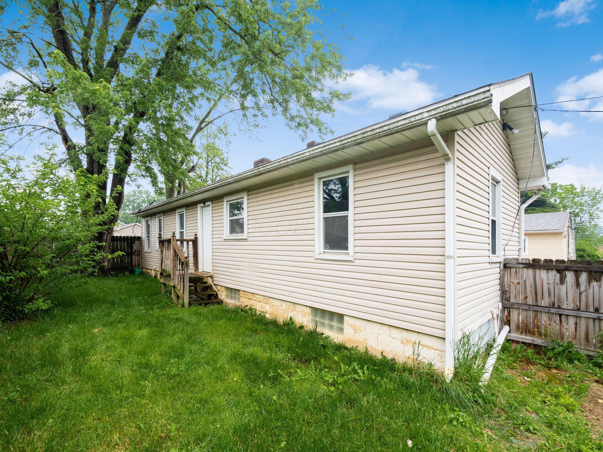 2231 Sale Road Columbus, OH 43224 - Photo 26 of 31 Side Yard