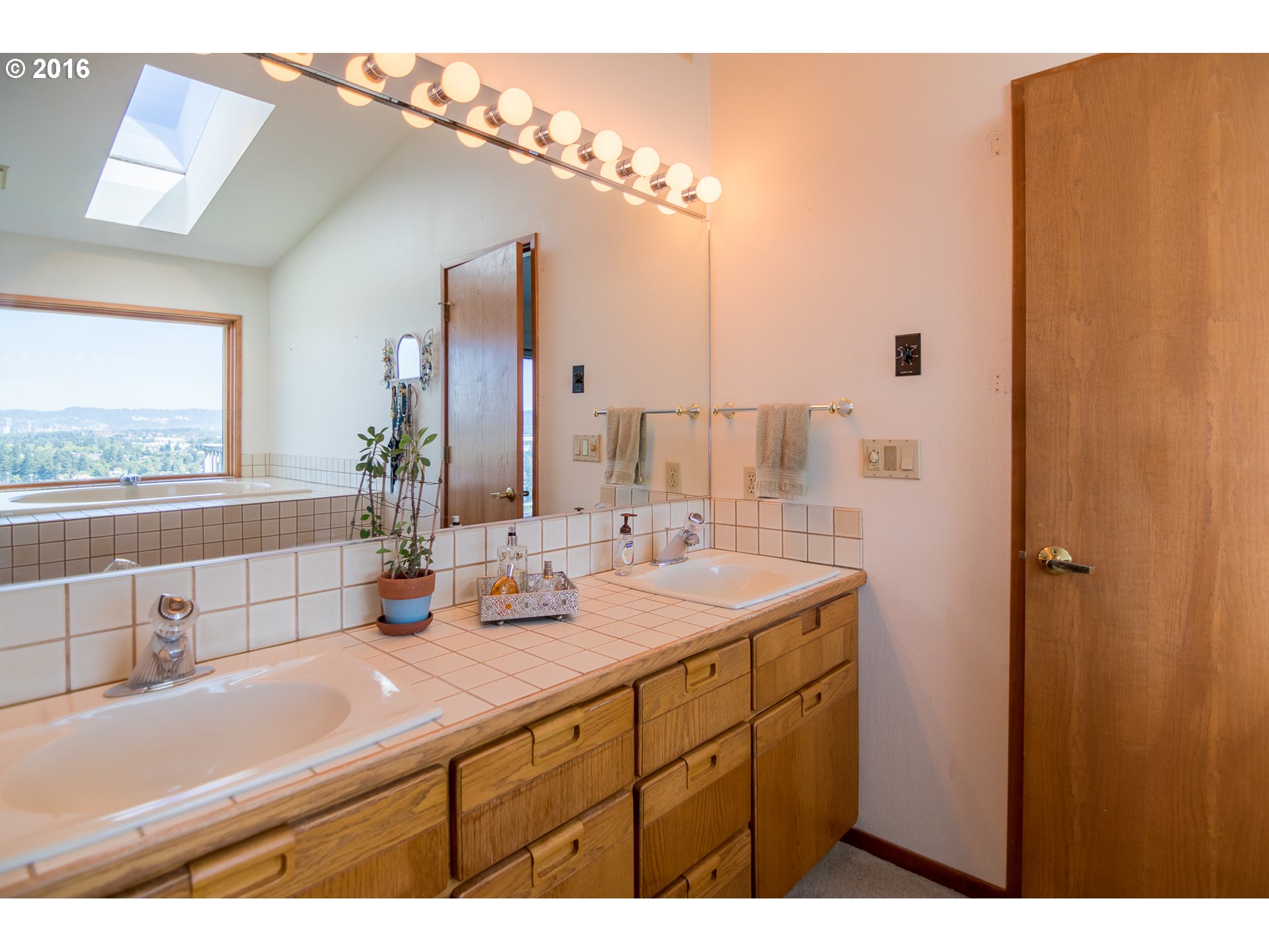 2902 Northeast Rocky Butte Road Portland, OR 97220 - Photo 12 of 27 Gallery Image 12