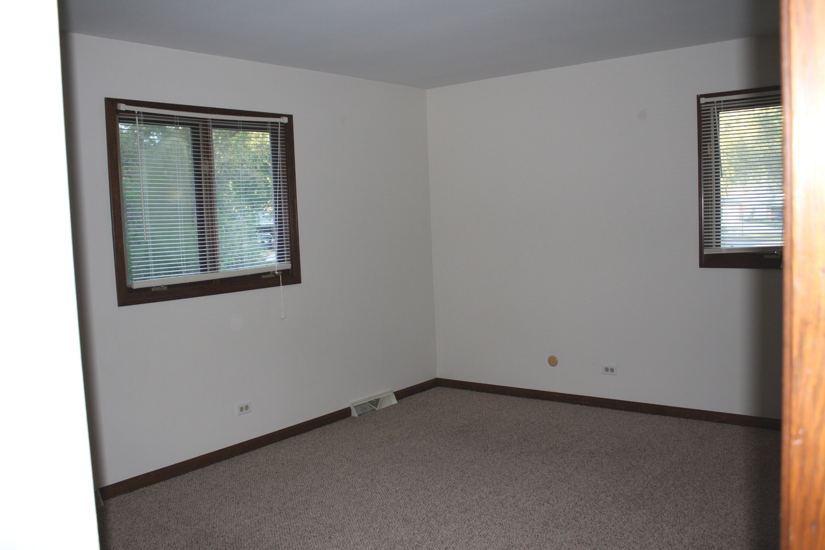 74 Devonshire Circle Elgin, IL 60123 - Photo 14 of 27 an empty room with a window