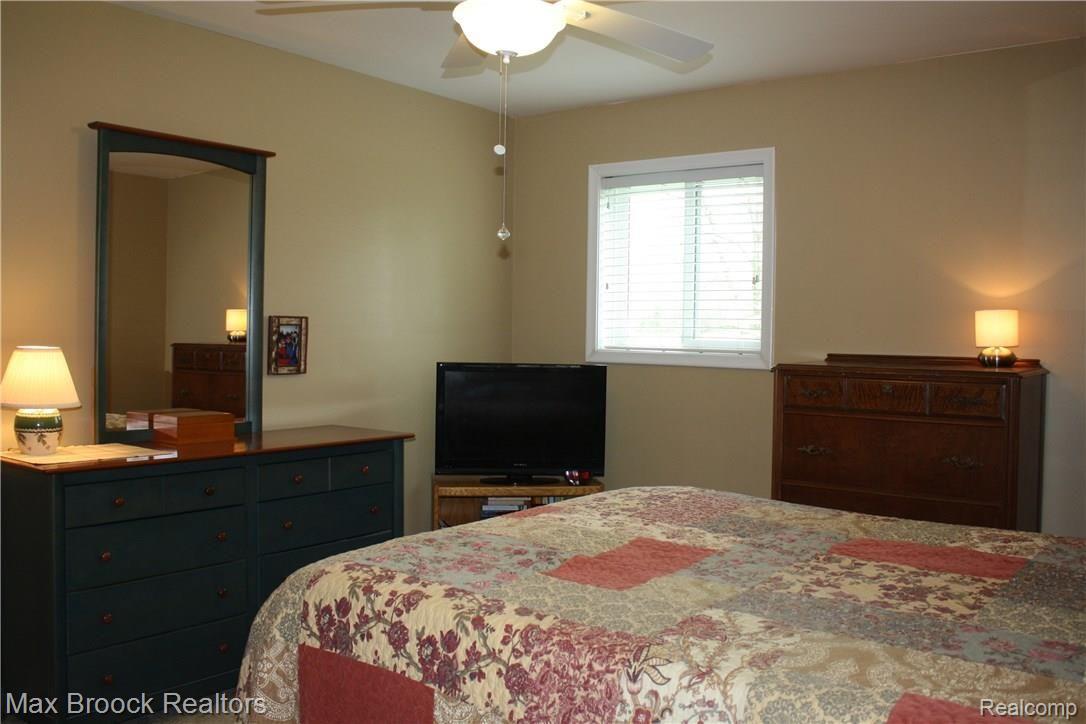 28299 New Castle Road Farmington, MI 48331 - Photo 23 of 40 IMG_0068.JPG