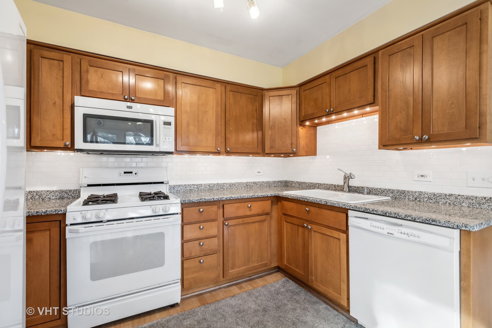 301 Oak Crest Road Cary, IL 60013 - Photo 10 of 27 a kitchen with sink cabinets and microwave