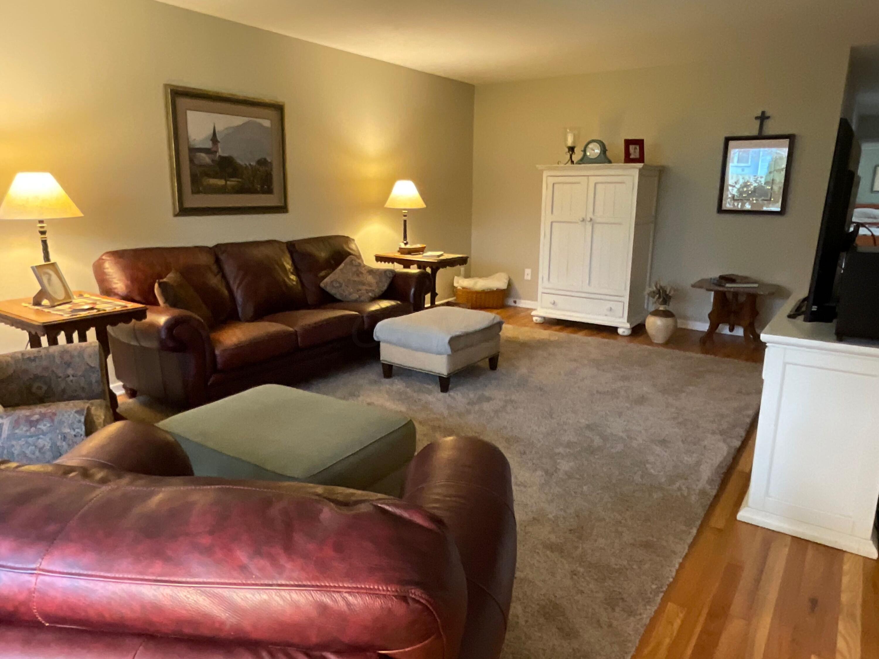5855 Rocky Rill Road Columbus, OH 43235 - Photo 35 of 38 Living Room 1