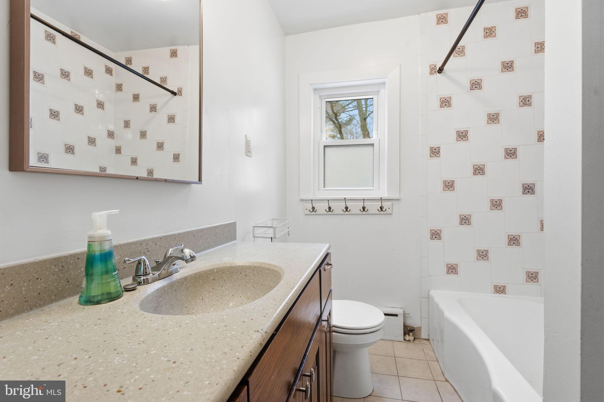 324 Rogers Road Norristown, PA 19403 - Photo 15 of 42