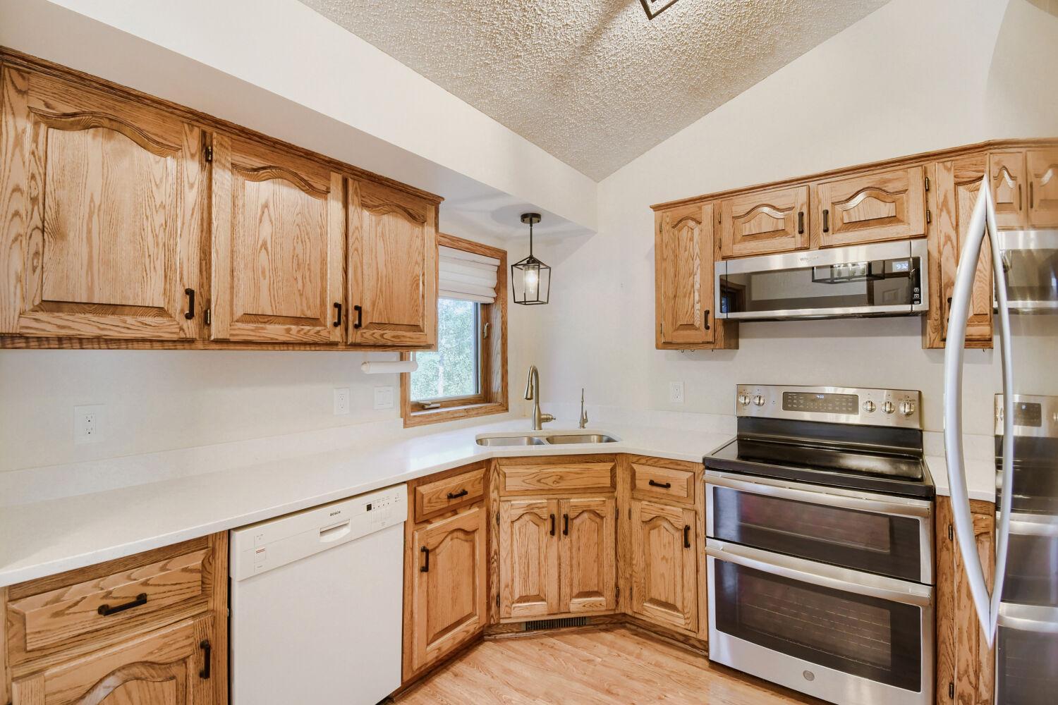 4075 Valentine Crest Road Arden Hills, MN 55112 - Photo 6 of 21 Gallery Image 6