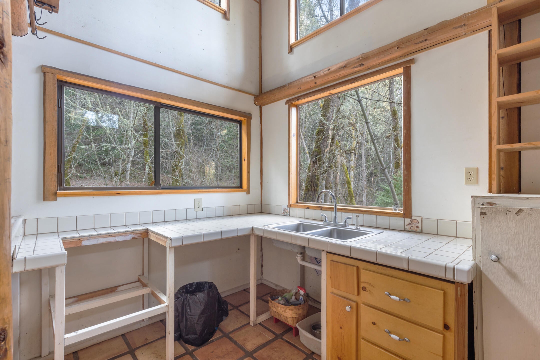 1015 Panther Gulch Road Williams, OR 97544 - Photo 38 of 49 Cabin