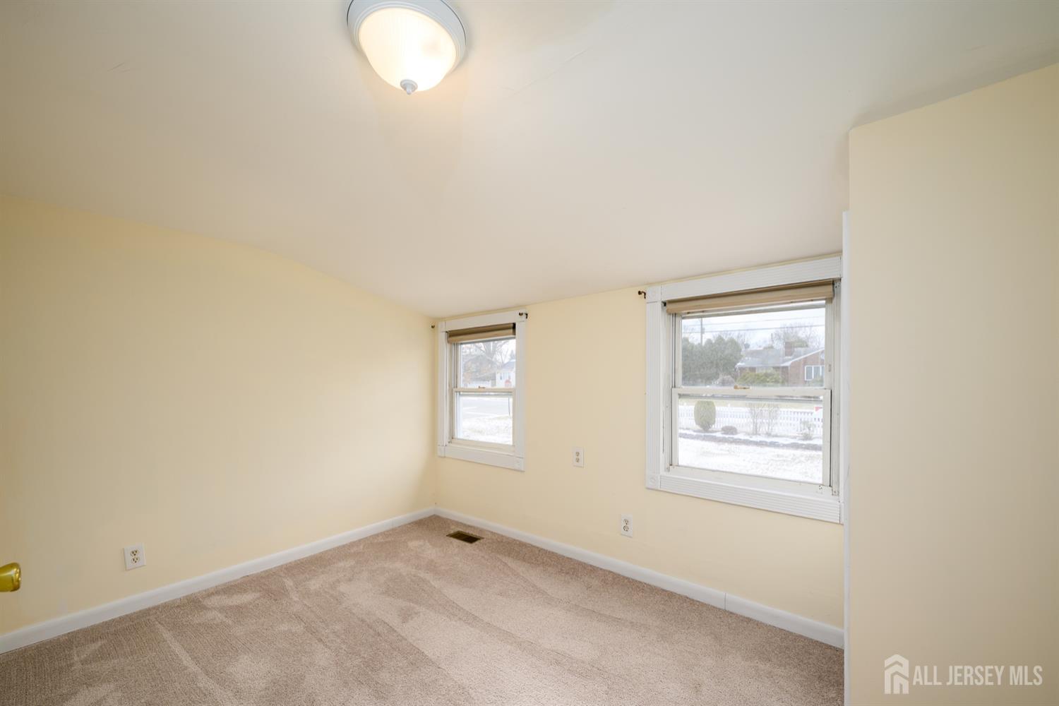 65 Orange Street Edison, NJ 08817 - Photo 15 of 51 an empty room with windows