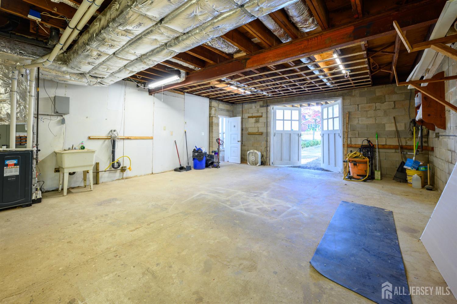 65 Orange Street Edison, NJ 08817 - Photo 29 of 51 a view of an empty room with gym equipment