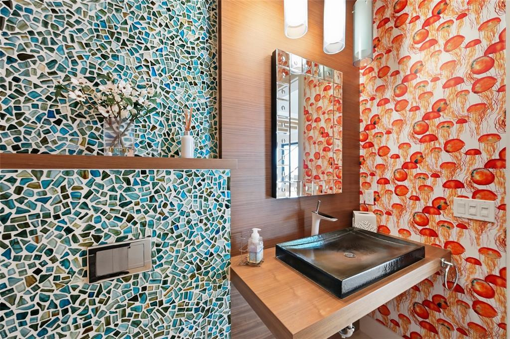 600 Wedge Lane Longboat Key, FL 34228 - Photo 34 of 82 a living room with a couch and a window