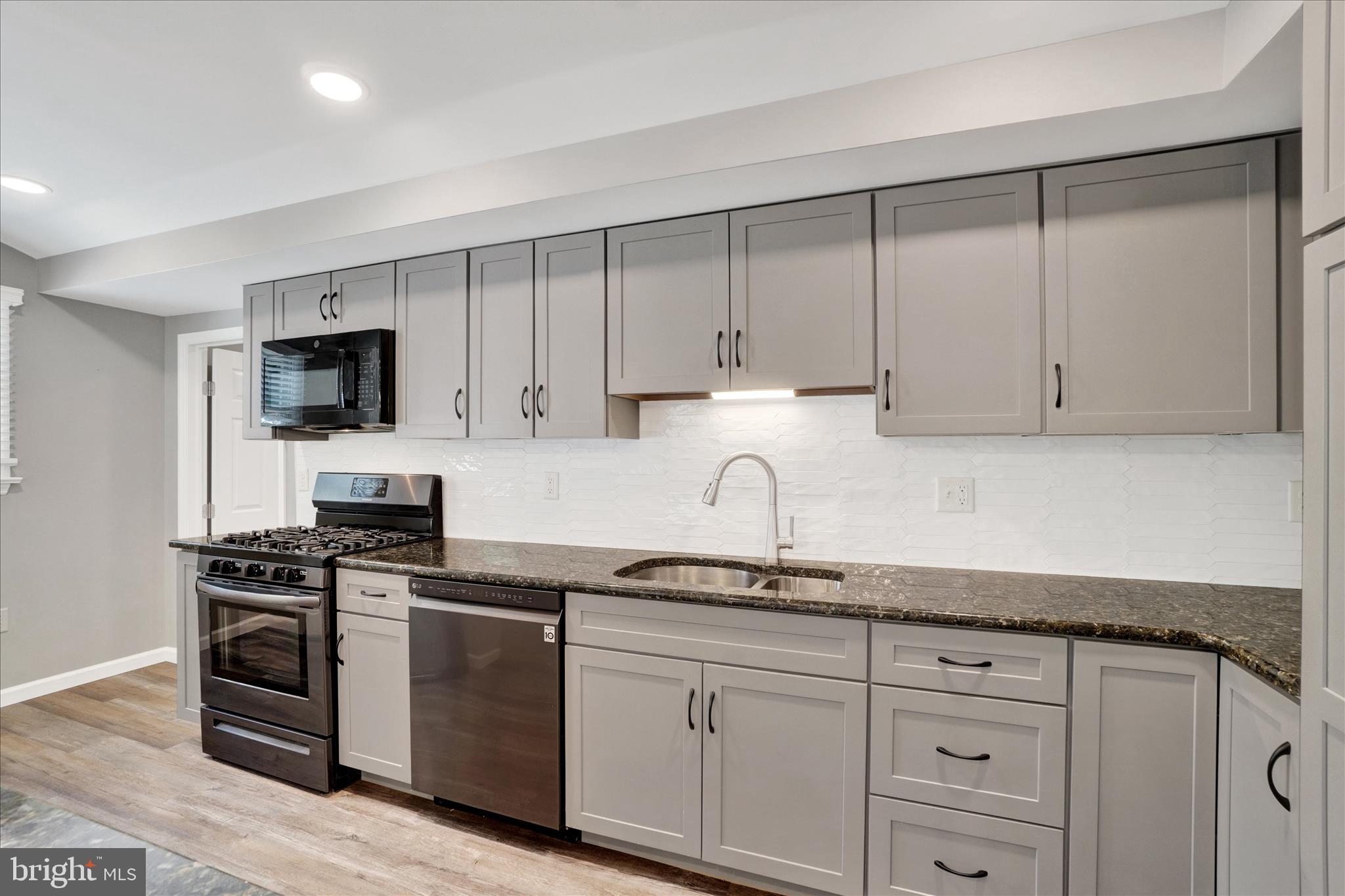 1542 Bonbar Road York, PA 17403 - Photo 12 of 33