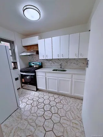 $339,999 | 81-04 155th Avenue, Unit 2 | Lindenwood