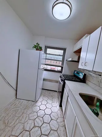 $339,999 | 81-04 155th Avenue, Unit 2 | Lindenwood