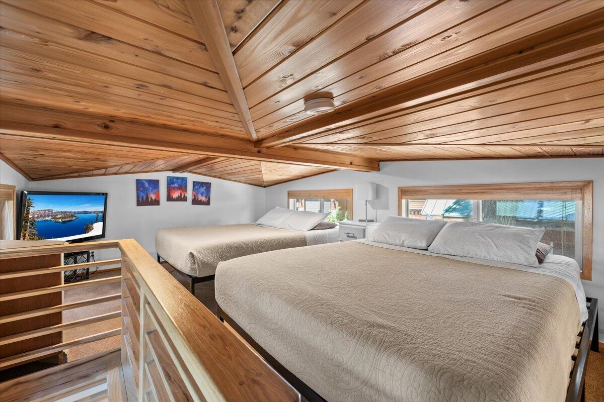 7979 Hyatt Prairie Road, Unit 32 Ashland, OR 97520 - Photo 22 of 38 22_Cabin_32