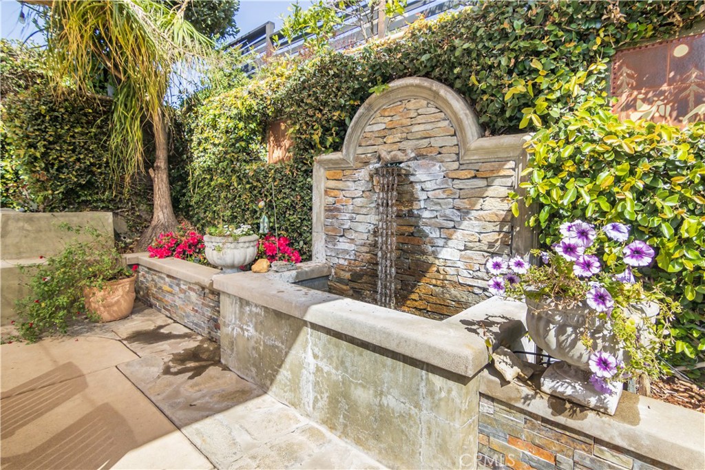 751 Ridgeside Drive Monrovia, CA 91016 - Photo 57 of 65 Rear fountain