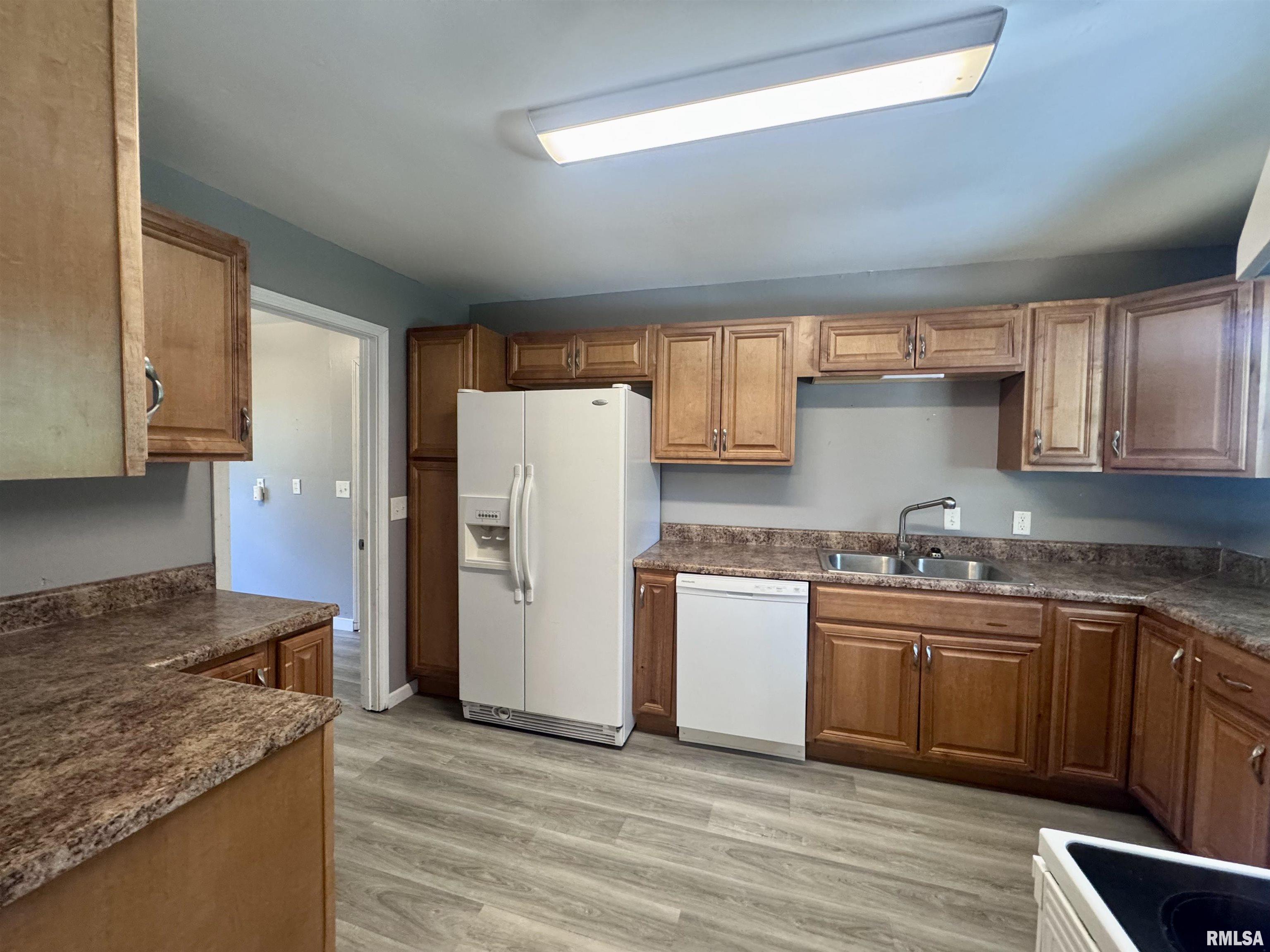403 East Murray Street Macomb, IL 61455 - Photo 7 of 17