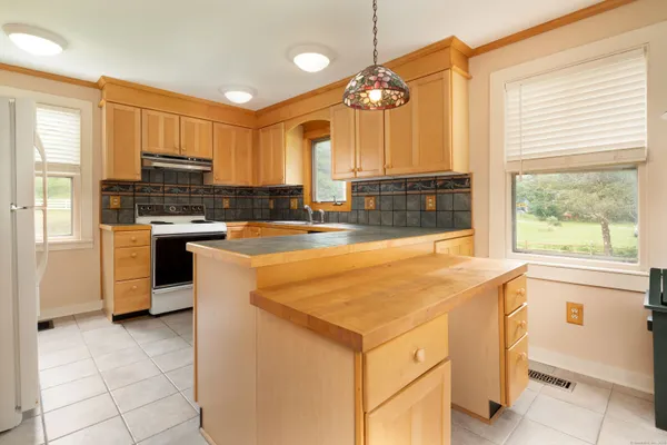 $550,000 | 16 Highway 63, Canaan, CT 06031