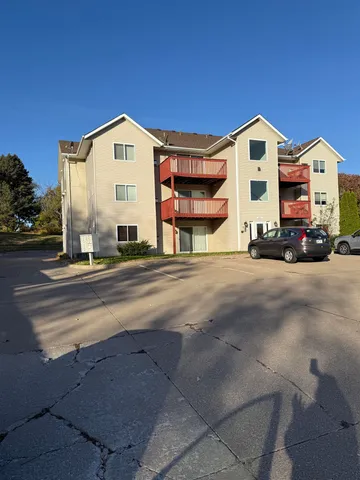 $1,000 | 641 East 46th Street, Unit A11, Davenport, IA 52806