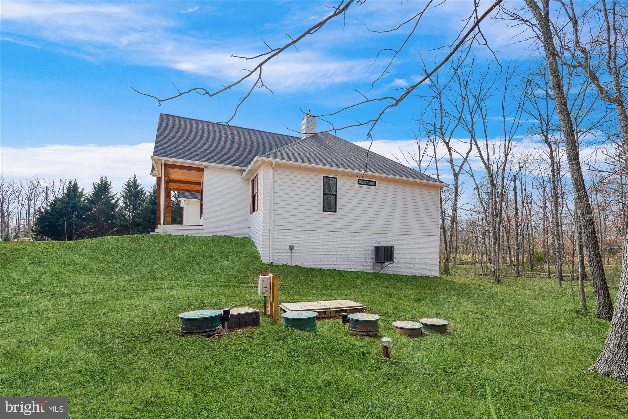16510 Gaines Road Broad Run, VA 20137 - Photo 6 of 71 Side Elevation