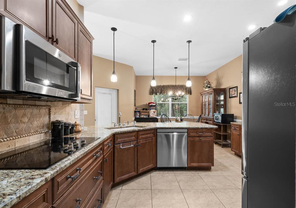 4028 Castlewood Road Seffner, FL 33584 - Photo 14 of 40