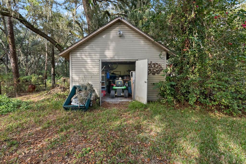 4028 Castlewood Road Seffner, FL 33584 - Photo 33 of 40