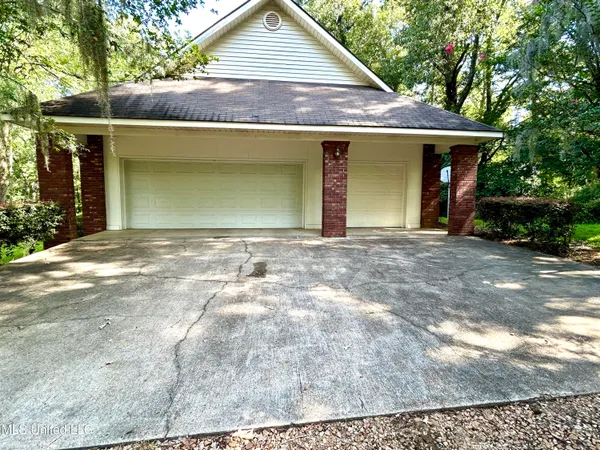 $450,000 | 11 Aberdeen Road, Natchez, MS 39120