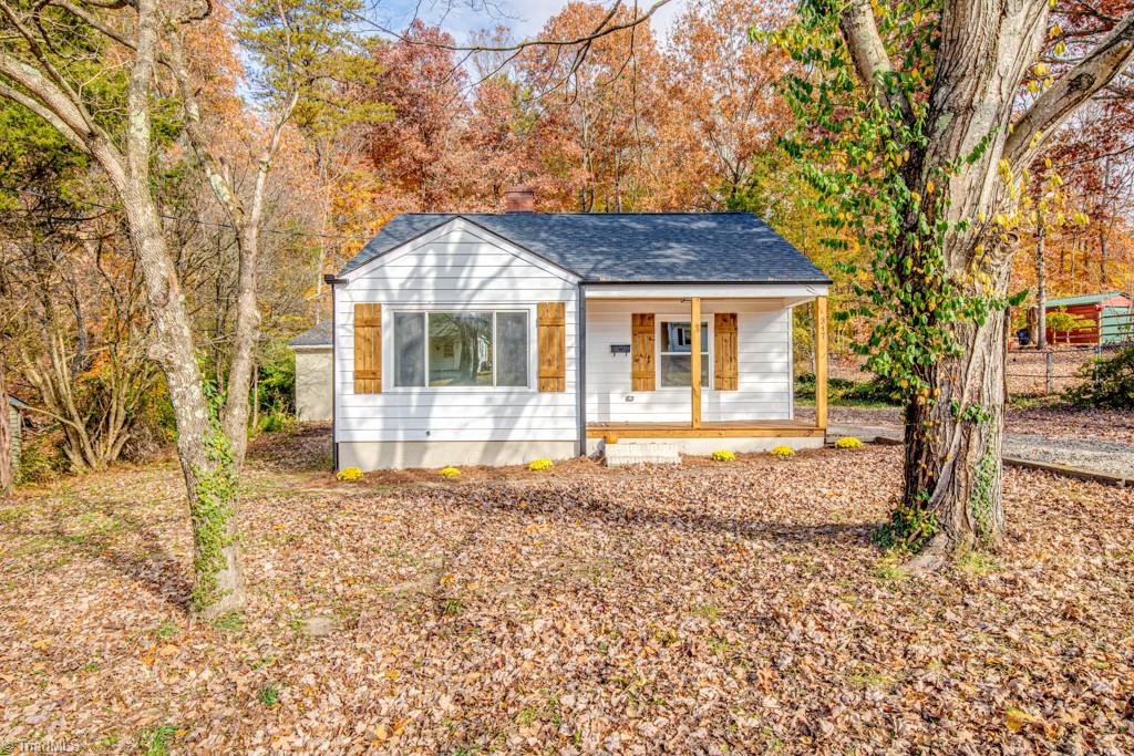 347 Linville Road Mount Airy, NC 27030 - Photo 3 of 25 Straight on front of house