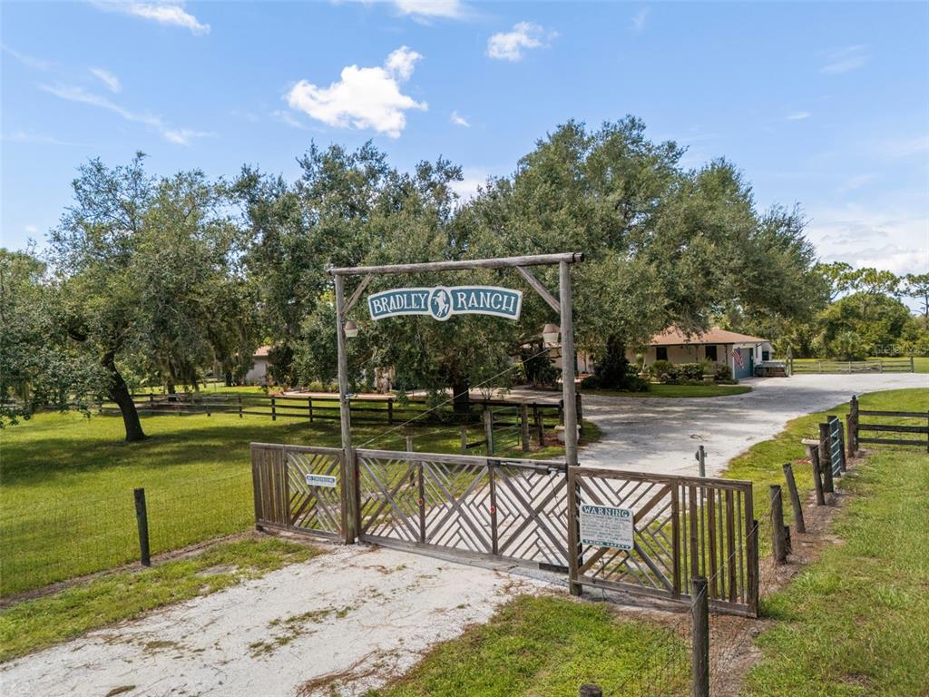 5344 Howard Creek Road Sarasota, FL 34241 - Photo 10 of 96 Gallery Image 10