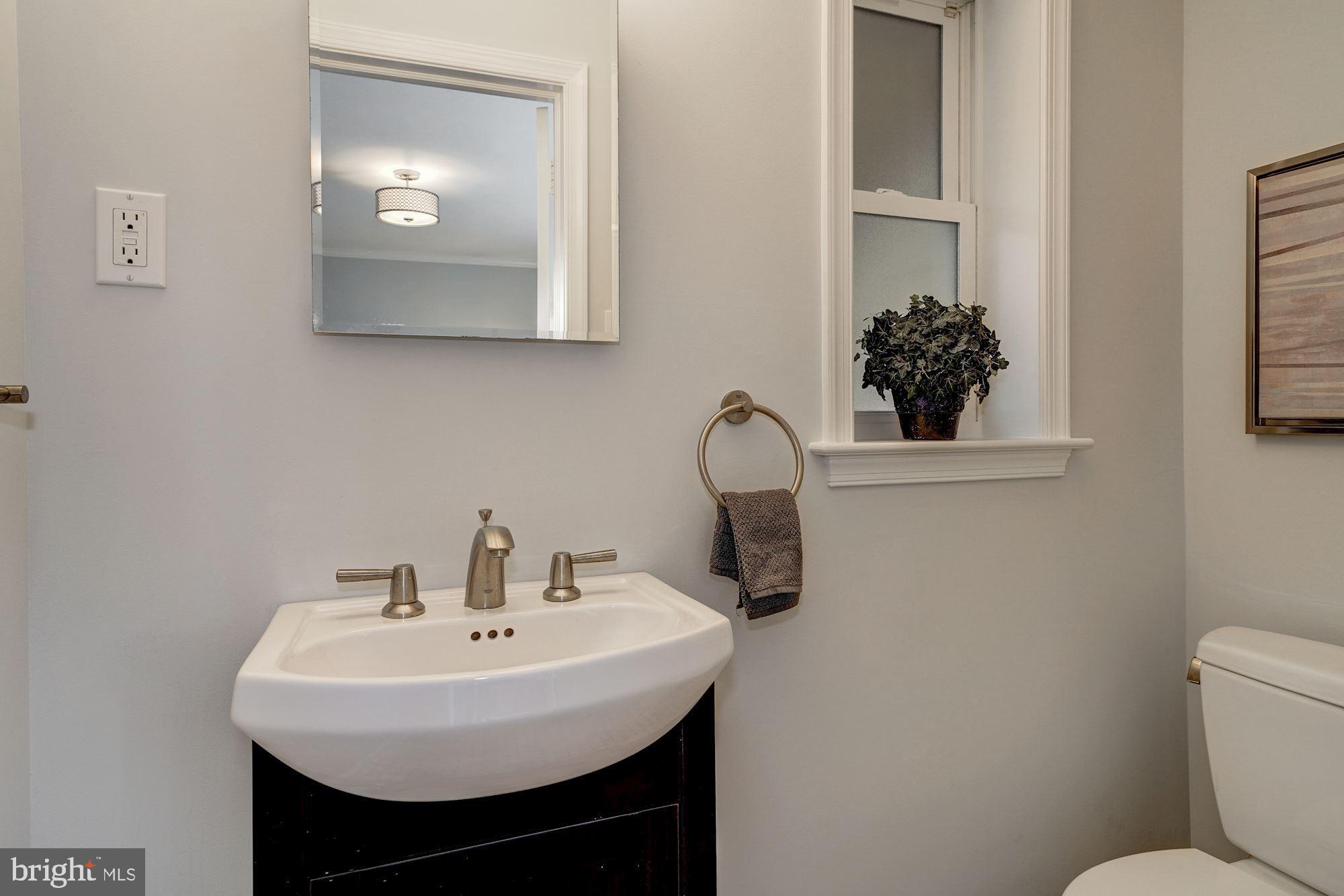 6520 Greentree Road Bethesda, MD 20817 - Photo 12 of 25 Powder Room off sitting room