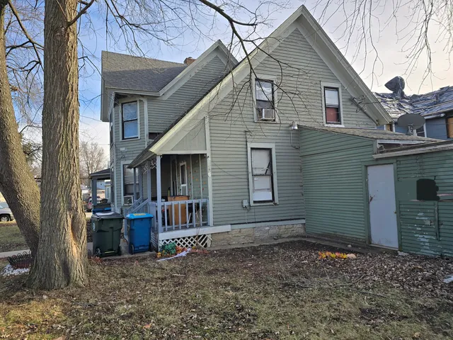 $220,000 | 407 Grant Place, Aurora, IL 60505