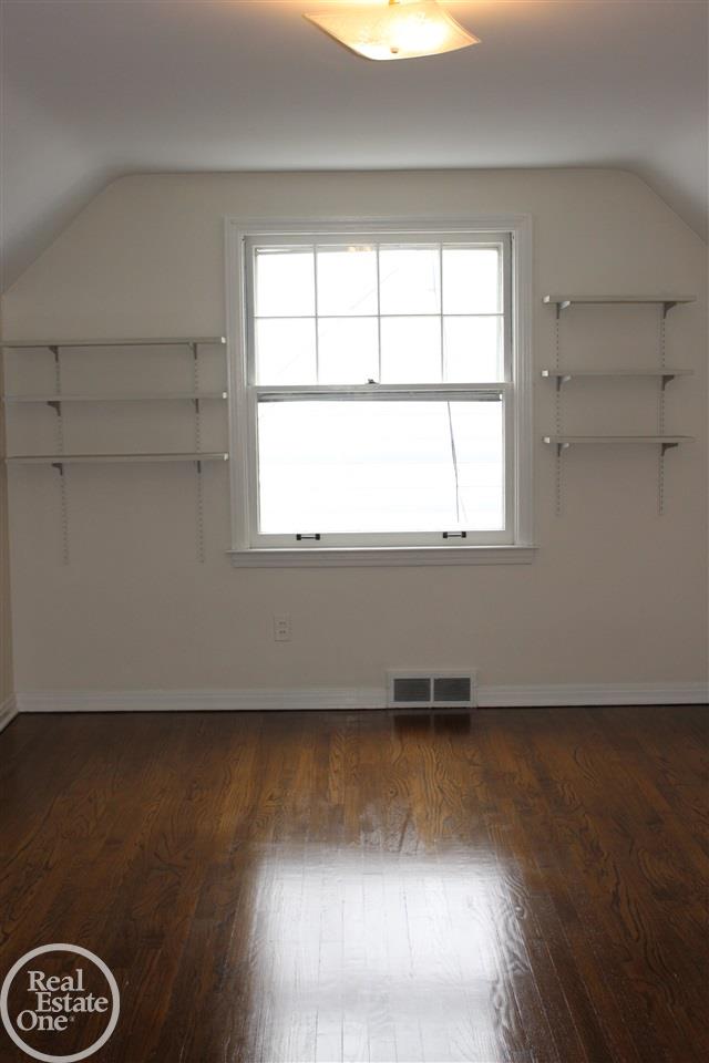 538 Barrington Road Grosse Pointe Park, MI 48230 - Photo 12 of 18