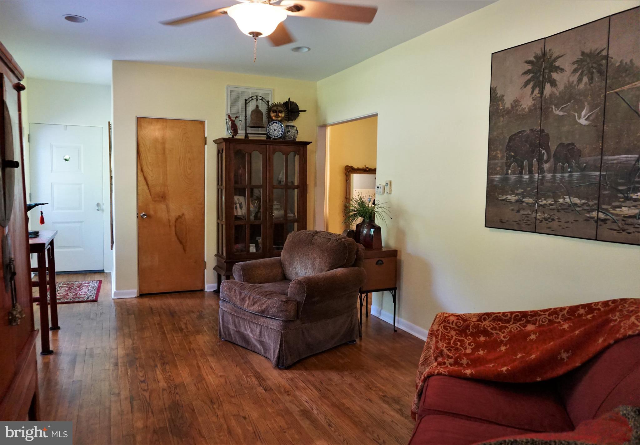 578 Edgewood Road York, PA 17402 - Photo 19 of 43 Living room