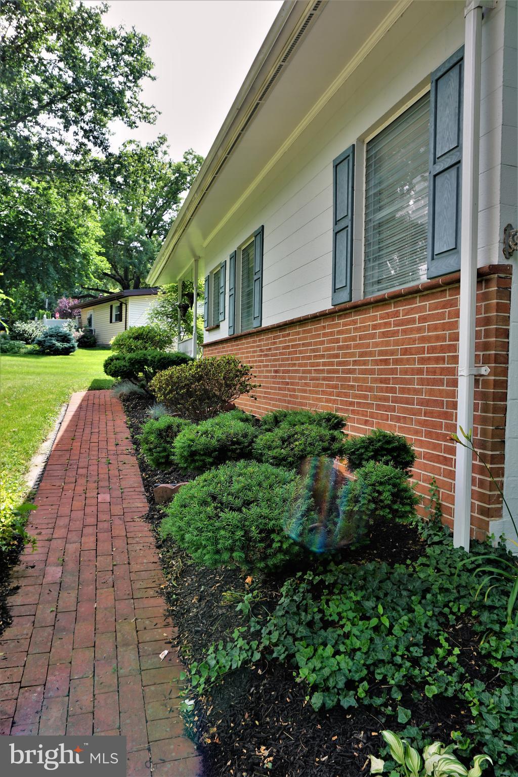578 Edgewood Road York, PA 17402 - Photo 3 of 43 Gallery Image 3