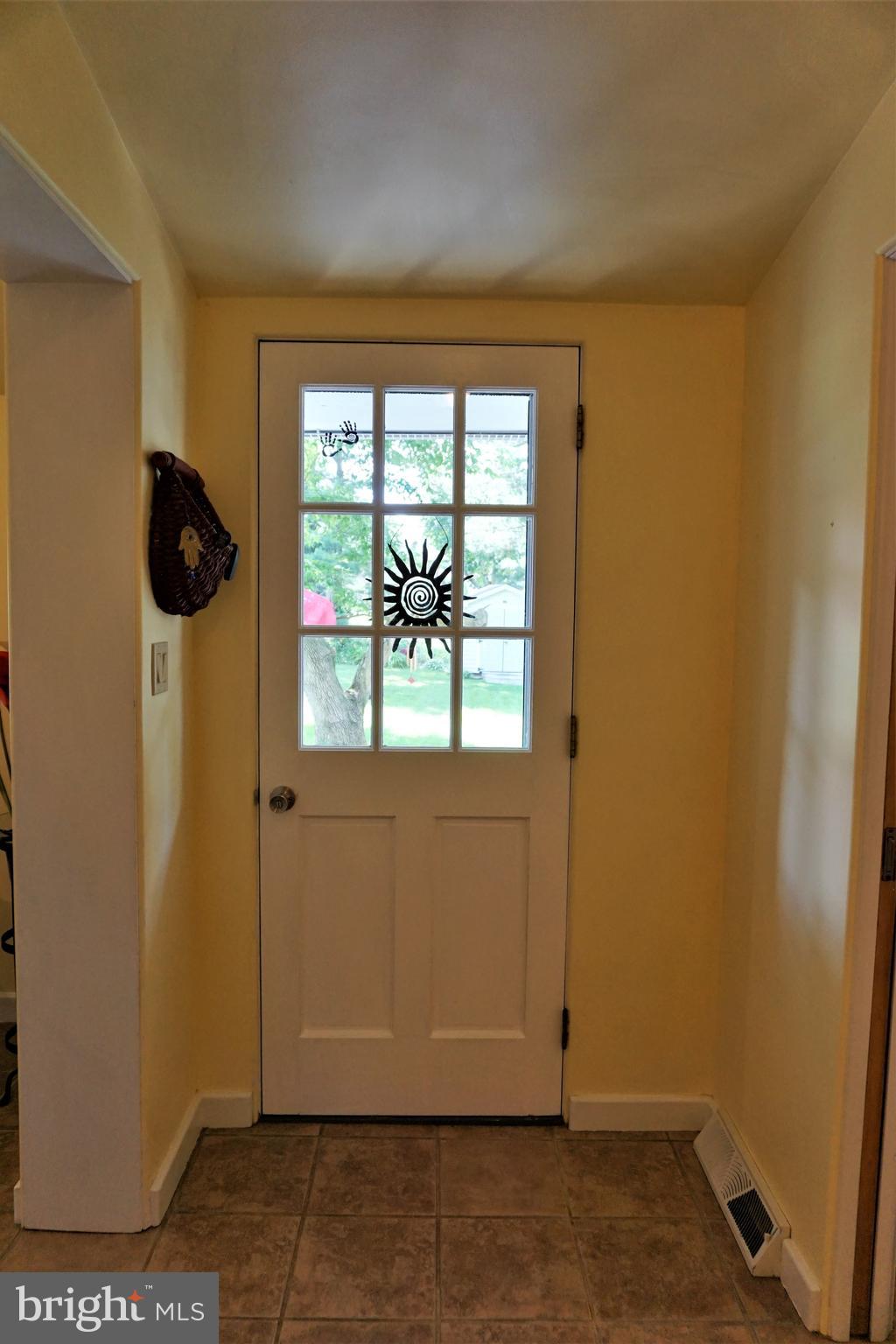 578 Edgewood Road York, PA 17402 - Photo 36 of 43 Back door
