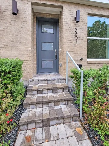 $3,900 | 3807 Threadgill Street, Austin, TX 78723