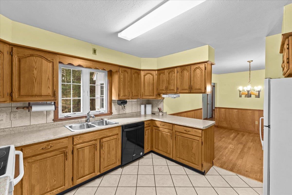 451 Lake Road Milton, VT 05468 - Photo 4 of 36